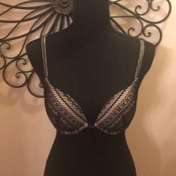 VS Lacy Push-Up Bra Size 34B - Picture 1 of 9